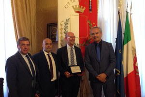 Il Prof. Francesco Giorgino è stato premiato dal Comune di Bari per lo sviluppo della ricerca sul diabete