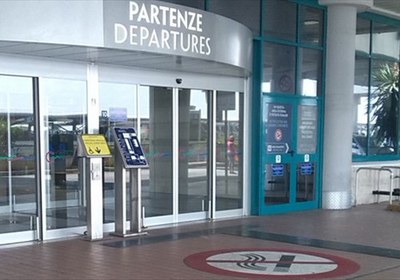 immagine di un ingresso di aeroporto